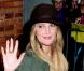 Ultra branchée l'actrice Drew Barrymore a elle aussi craqué pour une jolie capeline. 