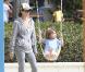 Brooke Burke au parc avec ses deux plus petits enfants, Heaven et Shaya. 17/09/210