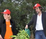 Benicio Del Toro a visité une école brésilienne à Guaramera gérée par le Mouvement des travailleurs ruraux sans-terre le 16 septembre 2010