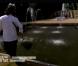 Les candidats plongent dans la fontaine pour aller chercher les carpes, au Château de Versailles (Un dîner presque parfait, 20 septembre 2010)