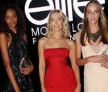 Alexandra Golovanoff entourée de Alma et Coralie lors de la finale Elite Model Look à Paris le 23/09/10