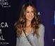 Sarah Jessica Parker, ultra tendance avec son superbe sweat en cachemire porté par-dessus une petite robe en sequins, le tout signé Stella McCartney.