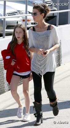 Kate Beckinsale amène sa fille  Lily Sheen (1er octobre 2010, Los Angeles)