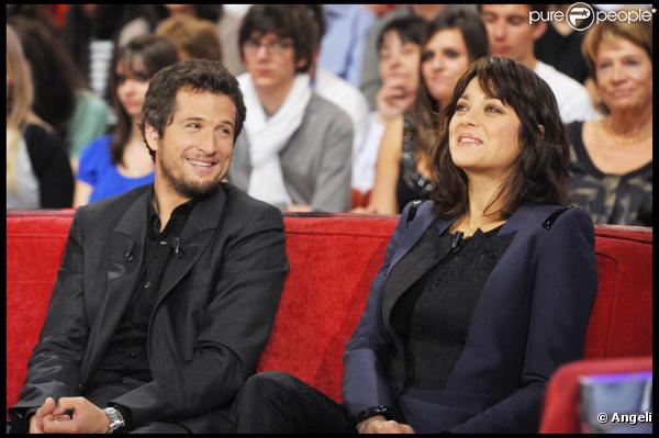 Marion Cotillard et Guillaume Canet lors de l'enregistrement de l'émission Vivement Dimanche le 6 octobre 2010, diffusée le 10 octobre