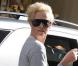 Charlize Theron à la sortie de l'Hôtel Ritz, où elle loge à l'occasion du tournage d'une pub pour Dior, à Paris, le 22 septembre 2010.