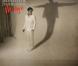 Sophie Ellis-Bextor fait une fois encore preuve d'une sensualité glacée irrésisitible dans le clip de  Not giving up on love , extrait de son album  Straight to the heart  et de l'album  Mirage  d'Armin van Buuren.