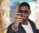 Usher et ses fils Usher Raymond V et Naviyd Ely au parc d'attraction, dans West Hollywood
