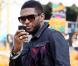 Usher et ses fils Usher Raymond V et Naviyd Ely au parc d'attraction, dans West Hollywood