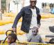 Usher et ses fils Usher Raymond V et Naviyd Ely au parc d'attraction, dans West Hollywood