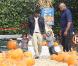 Usher et ses fils Usher Raymond V et Naviyd Ely au parc d'attraction, dans West Hollywood