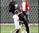 David Beckham et son fils Romeo viennent soutenir le petit Cruz, 5 ans, qui joue un match de foot à Santa Monica, samedi 9 octobre.