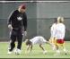 David Beckham et son fils Romeo viennent soutenir le petit Cruz, 5 ans, qui joue un match de foot à Santa Monica, samedi 9 octobre.