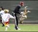 David Beckham et son fils Romeo viennent soutenir le petit Cruz, 5 ans, qui joue un match de foot à Santa Monica, samedi 9 octobre.