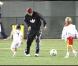 David Beckham et son fils Romeo viennent soutenir le petit Cruz, 5 ans, qui joue un match de foot à Santa Monica, samedi 9 octobre.