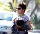 Halle Berry suivie d'Olivier Martinez à Los Angeles le 9 octobre 2010 