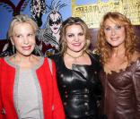 Celia Watterson, Isa Sator et Julie Piétri au vernissage d'Isa Sator au Virgin Café sur les Champs-Elysées à Paris, le 19 octobre 2010