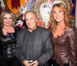 Isa Sator, Daniel Hechter et Julie Piétri au vernissage d'Isa Sator au Virgin Café sur les Champs-Elysées à Paris, le 19 octobre 2010