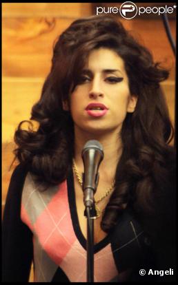 Amy Winehouse lors de l'ouverture de la nouvelle boutique Fred Perry Londres le 21/10/10