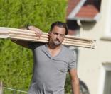 Henri Leconte, sur le tournage de <em>Voisins : vont-ils se mettre d\'accord ?</em> sur TF1.