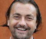 Henri Leconte tourne un nouveau numéro de <em>Voisins : vont-ils se mettre d\'accord ?</em> pour TF1.