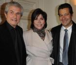 Claude Lelouch aux côtés de Liane Foly et Laurent Gerra, à l'occasion de la remise de la médaille Grand Vermeil de la Ville de Paris, à l'Hôtel de Ville de Paris, le 26 octobre 2010.