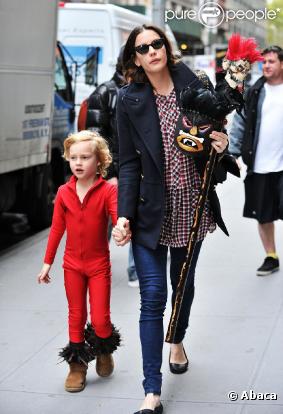 Liv Tyler et son fils Milo se préparent à fêter Halloween. Le 28/10/10 à New York