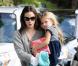 Jennifer Garner se rend à une fête d'anniversaire avec ses deux filles, Violet, 4 ans, et Seraphina, 1 an et demi, samedi 30 octobre, à Los Angeles.