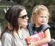 Jennifer Garner se rend à une fête d'anniversaire avec ses deux filles, Violet, 4 ans, et Seraphina, 1 an et demi, samedi 30 octobre, à Los Angeles.