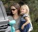 Jennifer Garner se rend à une fête d'anniversaire avec ses deux filles, Violet, 4 ans, et Seraphina, 1 an et demi, samedi 30 octobre, à Los Angeles.