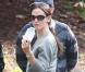 Jennifer Garner se rend à une fête d'anniversaire avec ses deux filles, Violet, 4 ans, et Seraphina, 1 an et demi, samedi 30 octobre, à Los Angeles.