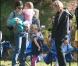 Jennifer Garner se rend à l'entraînement de football hebdomadaire de sa fille Violet, 4 ans, samedi 30 octobre, à Los Angeles. La fillette ne semble pas en très grande forme... Qu'est-ce qui la tracasse ? 