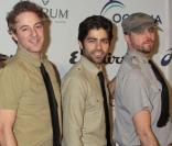 Adrian Grenier (au centre), ambassadeur de la soirée.<br />