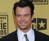 Josh Duhamel, qui sera le 8 décembre sur nos écrans à l'affiche de  Bébé mode d'emploi , ne manque jamais d'élégance sur tapis rouge...