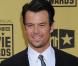 Josh Duhamel, qui sera le 8 décembre sur nos écrans à l'affiche de  Bébé mode d'emploi , ne manque jamais d'élégance sur tapis rouge...