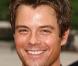 Josh Duhamel, qui sera le 8 décembre sur nos écrans à l'affiche de  Bébé mode d'emploi , ne manque jamais d'élégance sur tapis rouge...