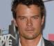 Josh Duhamel, qui sera le 8 décembre sur nos écrans à l'affiche de  Bébé mode d'emploi , ne manque jamais d'élégance sur tapis rouge...