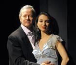 Francis Huster et Lisa Masker lors de la représentation de Sacha Le Magnifique, en 2010.