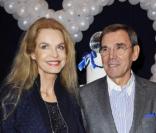 Cyrielle Clair et son époux Michel Corbière ont assisté à la remise des insignes de l'ordre national du Mérite de Francis Huster, le 3 novembre 2010.