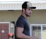 AnnaLynne McCord et Kellan Lutz se donnent un rendez-vous secret dans un motel, à Los Angeles, mi-novembre 2010
