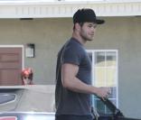 AnnaLynne McCord et Kellan Lutz se donnent un rendez-vous secret dans un motel, à Los Angeles, mi-novembre 2010