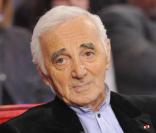 Charles Aznavour lors de l'enregistrement de Vivement Dimanche, émission diffusée le 28 novembre 2010 sur France 2.