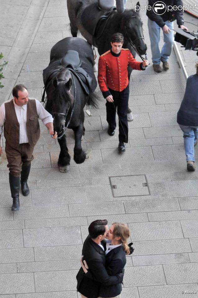 Jonathan Rhys-Meyers et Natalia Vodianova sur le tournage de  Belle du Seigneur , à Camogli, en Italie, en novembre 2010.