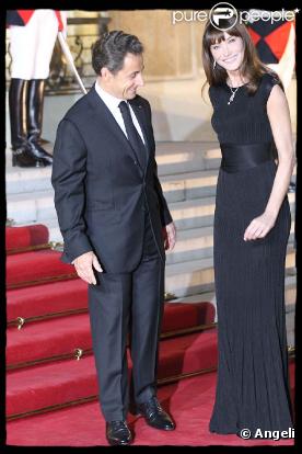 Carla Bruni et Nicolas Sarkozy sur le perron de l'Elysée, le 4 novembre 2010