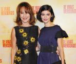 Audrey Tautou et Nathalie Baye à l\'occasion de l\'avant-première de <em>De vrais mensonges</em>, dans l\'enceinte du Gaumont Opéra, à Paris, le 29 novembre 2010.