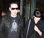 Marilyn Manson et sa nouvelle chérie sortent du cinéma à Beverly Hills, le 12 novembre 2010