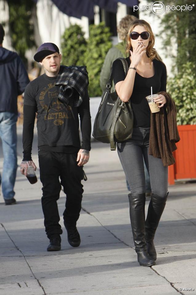  Benji Madden en compagnie d'une inconnue pour un déjeuner à Los Angeles en novembre 2010 