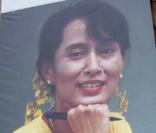 Portrait d'Aung San Suu Kyi à Paris 