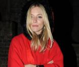 Sienna Miller revisite le petit chaperon rouge, le 7 décembre 2010.