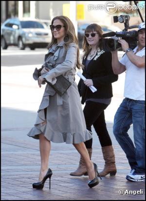 Jennifer Lopez arrive à l'émission American Idol, à Los Angeles, le 8 décembre 2010.