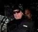 Michael Douglas à New York avec son bonnet dragon le 9 décembre 2010 : il combat au mieux son cancer de la gorge